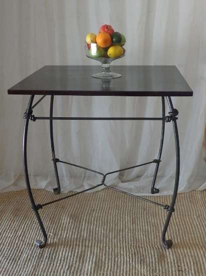 AN EXQUISITELY MADE STURDY WROUGHT IRON SQUARE "CAFE" TABLE IN FABULOUS CONDITION