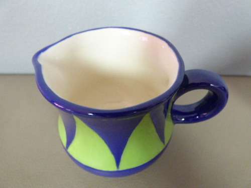 A FANTASTIC "HAND PAINTED" CERAMIC SUGAR BOWL & MILK JUG. LOVELY TO BRIGHTEN UP YOUR SUMMER TABLE!!!