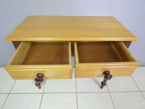 A GORGEOUS YELLOW WOOD & IMBUIA DRESSER WITH 2 DRAWS AND LOADS OF CHARM. VERY PRETTY TURNED LEGS!!