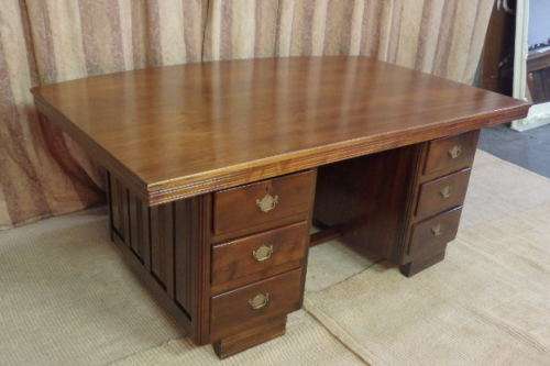A FANTASTIC (LARGE) SOLID MAHOGANY 6-DRAWER EXECUTIVES DESK WITH STUNNING DETAILING & A CURVED FRONT