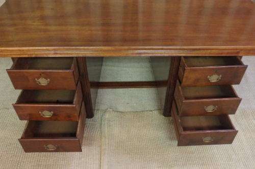 A FANTASTIC (LARGE) SOLID MAHOGANY 6-DRAWER EXECUTIVES DESK WITH STUNNING DETAILING & A CURVED FRONT