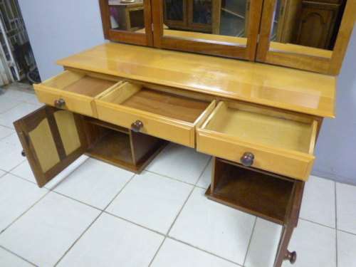 AN EXQUISITE DETAILED SOLID YELLOW WOOD & IMBUIA DRESSING TABLE w 3 DRAWERS, 2 CUPBOARDS & 3 MIRRORS