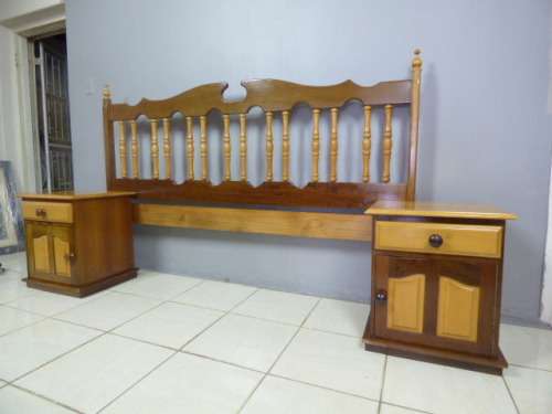 AN EXQUISITE YELLOW WOOD & IMBUIA QUEEN/KING SIZE HEADBOARD w PEDESTALS. IN FANTASTIC CONDITION!!