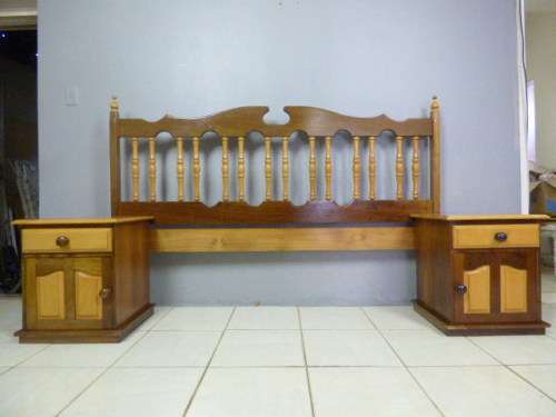 AN EXQUISITE YELLOW WOOD & IMBUIA QUEEN/KING SIZE HEADBOARD w PEDESTALS. IN FANTASTIC CONDITION!!