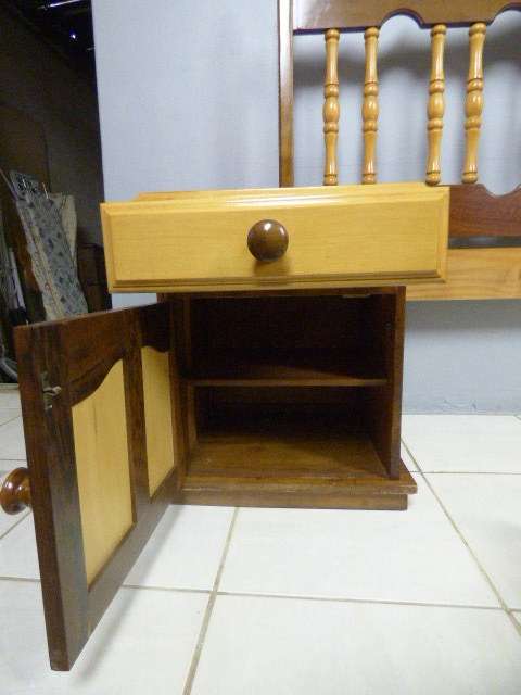 AN EXQUISITE YELLOW WOOD & IMBUIA QUEEN/KING SIZE HEADBOARD w PEDESTALS. IN FANTASTIC CONDITION!!