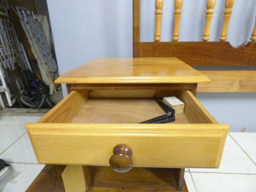 AN EXQUISITE YELLOW WOOD & IMBUIA QUEEN/KING SIZE HEADBOARD w PEDESTALS. IN FANTASTIC CONDITION!!