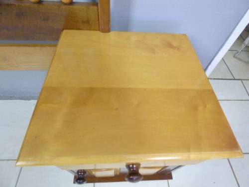 AN EXQUISITE YELLOW WOOD & IMBUIA QUEEN/KING SIZE HEADBOARD w PEDESTALS. IN FANTASTIC CONDITION!!