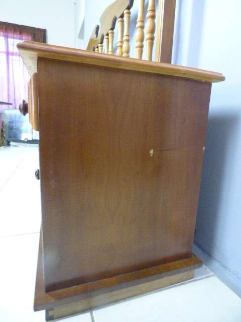 AN EXQUISITE YELLOW WOOD & IMBUIA QUEEN/KING SIZE HEADBOARD w PEDESTALS. IN FANTASTIC CONDITION!!