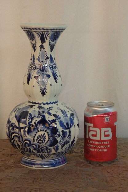 AN EXQUISITE (TALL) BLUE AND WHITE DELFT BLUE OF HOLLAND HAND PAINTED PORCELAIN VASE