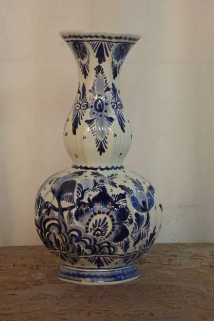 AN EXQUISITE (TALL) BLUE AND WHITE DELFT BLUE OF HOLLAND HAND PAINTED PORCELAIN VASE