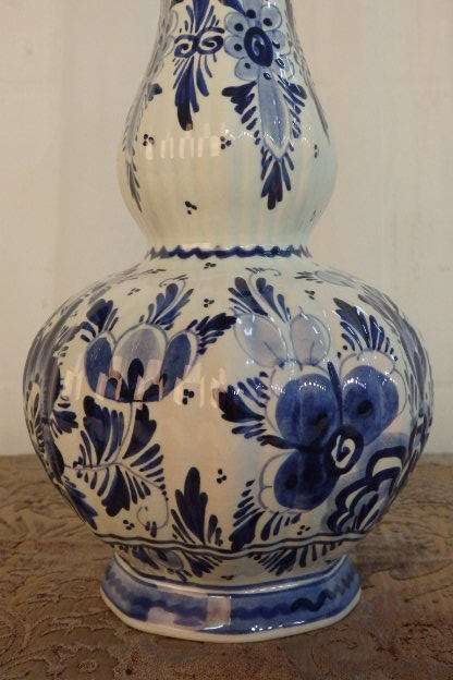 AN EXQUISITE (TALL) BLUE AND WHITE DELFT BLUE OF HOLLAND HAND PAINTED PORCELAIN VASE