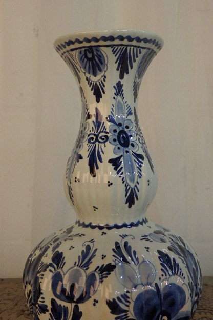 AN EXQUISITE (TALL) BLUE AND WHITE DELFT BLUE OF HOLLAND HAND PAINTED PORCELAIN VASE