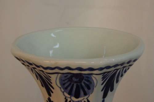 AN EXQUISITE (TALL) BLUE AND WHITE DELFT BLUE OF HOLLAND HAND PAINTED PORCELAIN VASE