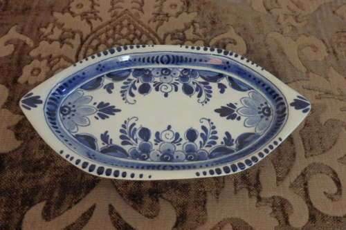 A FANTASTIC AND RARE DUTCH DELFT PORCELAIN PLATED CRUET SET INCL. SALT & PEPPER, MUSTARD POT & SPOON