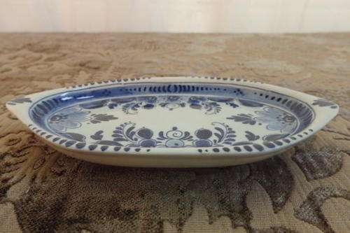 A FANTASTIC AND RARE DUTCH DELFT PORCELAIN PLATED CRUET SET INCL. SALT & PEPPER, MUSTARD POT & SPOON