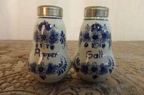 A FANTASTIC AND RARE DUTCH DELFT PORCELAIN PLATED CRUET SET INCL. SALT & PEPPER, MUSTARD POT & SPOON