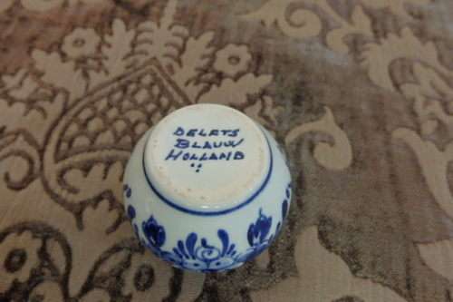 A FANTASTIC AND RARE DUTCH DELFT PORCELAIN PLATED CRUET SET INCL. SALT & PEPPER, MUSTARD POT & SPOON