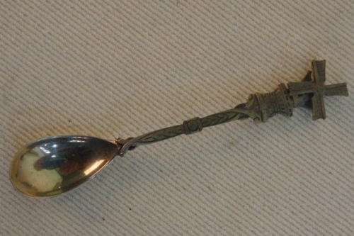 A FANTASTIC AND RARE DUTCH DELFT PORCELAIN PLATED CRUET SET INCL. SALT & PEPPER, MUSTARD POT & SPOON