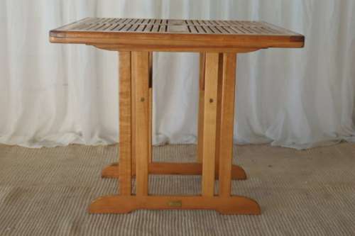 AN EXQUISITE "FETCHERS OF KNYSNA" "LADYSMITH" SALIGNA WOOD FOUR SEATER PATIO DINING TABLE