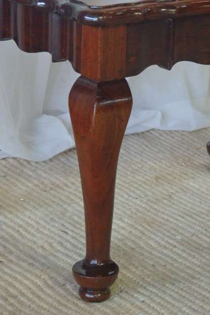 A FABULOUS ANTIQUE SOLID DARK MAHOGANY PAD FOOT ON CABRIOLE LEGS COFFEE TABLE IN STUNNING CONDITION