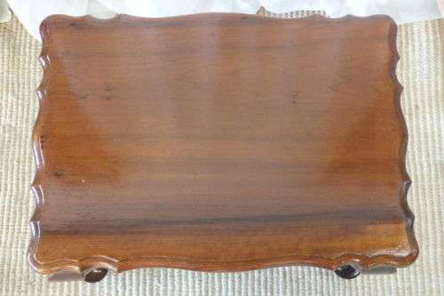 A FABULOUS ANTIQUE SOLID DARK MAHOGANY PAD FOOT ON CABRIOLE LEGS COFFEE TABLE IN STUNNING CONDITION