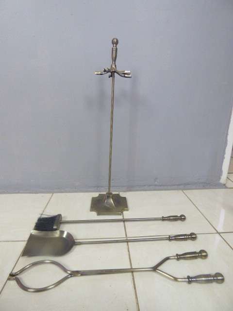 A GORGEOUS VINTAGE BRASS FIREPLACE TOOL SET . FABULOUS FOR YOUR WINTER FIRES!!