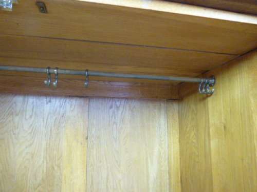 BEAUTIFUL, CLASSY VINTAGE OAK 3 DOOR WARDROBE c/w 2 LARGE DRAWERS, GREAT AS EXTRA PACKING SPACE!!