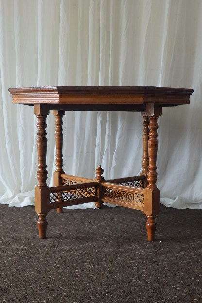 A BEAUTIFUL ANTIQUE ORIENTAL ELM WOOD OCCASIONAL TABLE w/ TURNED LEGS AND BEAUTIFUL CUT-OUT SUPPORTS