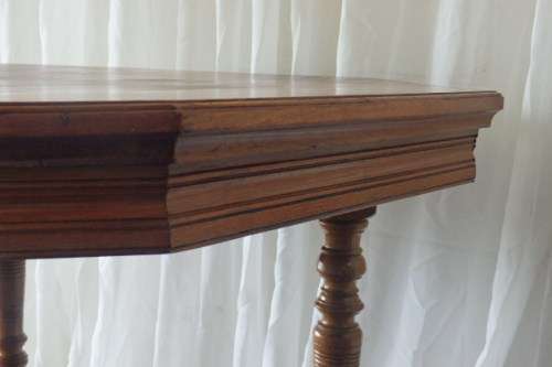 A BEAUTIFUL ANTIQUE ORIENTAL ELM WOOD OCCASIONAL TABLE w/ TURNED LEGS AND BEAUTIFUL CUT-OUT SUPPORTS