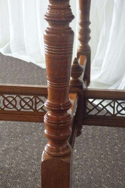 A BEAUTIFUL ANTIQUE ORIENTAL ELM WOOD OCCASIONAL TABLE w/ TURNED LEGS AND BEAUTIFUL CUT-OUT SUPPORTS