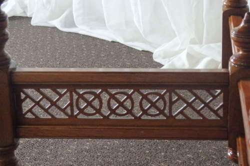 A BEAUTIFUL ANTIQUE ORIENTAL ELM WOOD OCCASIONAL TABLE w/ TURNED LEGS AND BEAUTIFUL CUT-OUT SUPPORTS