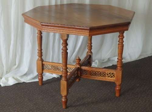 A BEAUTIFUL ANTIQUE ORIENTAL ELM WOOD OCCASIONAL TABLE w/ TURNED LEGS AND BEAUTIFUL CUT-OUT SUPPORTS