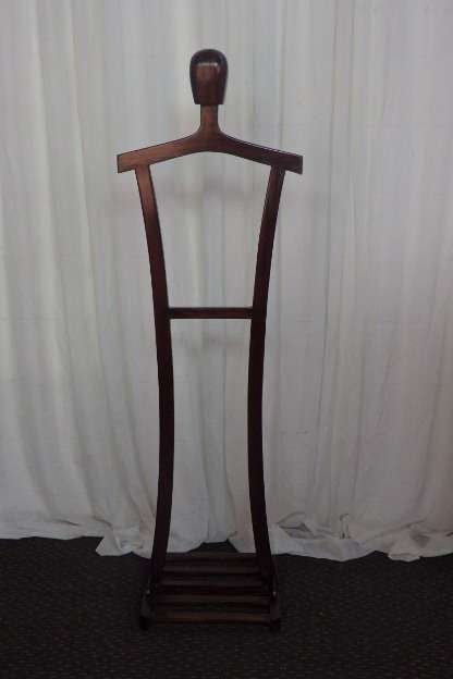 AN AWESOME TALL "MODERN" SOLID WOODEN "DUMB VALET" CLOTHING STAND (MR JEEVES) IN STUNNING CONDITION