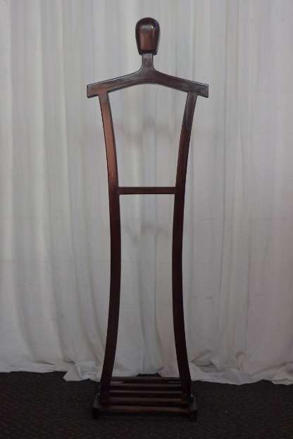 AN AWESOME TALL "MODERN" SOLID WOODEN "DUMB VALET" CLOTHING STAND (MR JEEVES) IN STUNNING CONDITION