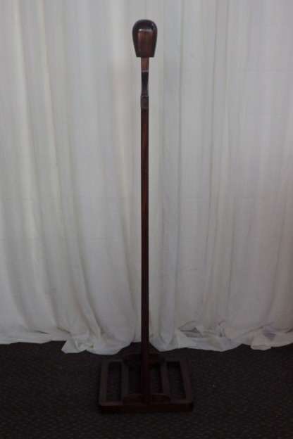 AN AWESOME TALL "MODERN" SOLID WOODEN "DUMB VALET" CLOTHING STAND (MR JEEVES) IN STUNNING CONDITION