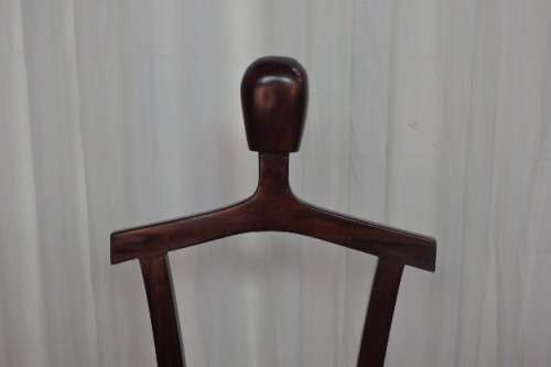 AN AWESOME TALL "MODERN" SOLID WOODEN "DUMB VALET" CLOTHING STAND (MR JEEVES) IN STUNNING CONDITION