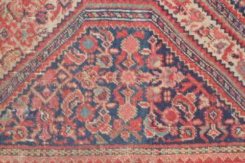 A MAGNIFICENT ANTIQUE PERSIAN CARPET (2.1m x 1.3m) WITH LOADS OF CHARACTER AND CHARM