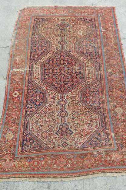 A MAGNIFICENT ANTIQUE PERSIAN CARPET (2.1m x 1.3m) WITH LOADS OF CHARACTER AND CHARM