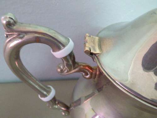 A BEAUTIFUL VINTAGE SILVER PLATED FOOTED TEAPOT AND COFFEE POT! FABULOUS!!!