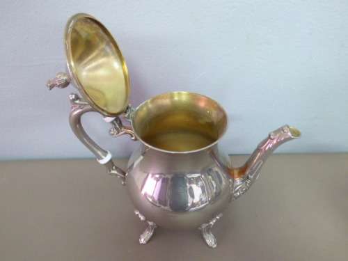 A BEAUTIFUL VINTAGE SILVER PLATED FOOTED TEAPOT AND COFFEE POT! FABULOUS!!!