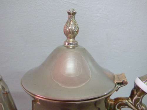 A BEAUTIFUL VINTAGE SILVER PLATED FOOTED TEAPOT AND COFFEE POT! FABULOUS!!!