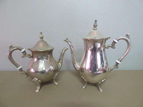 A BEAUTIFUL VINTAGE SILVER PLATED FOOTED TEAPOT AND COFFEE POT! FABULOUS!!!
