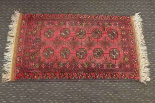 A BEAUTIFUL DEEP RED PERSIAN CARPET/ MAT (1m x 58cm)  - THE IDEAL BEDSIDE CARPET