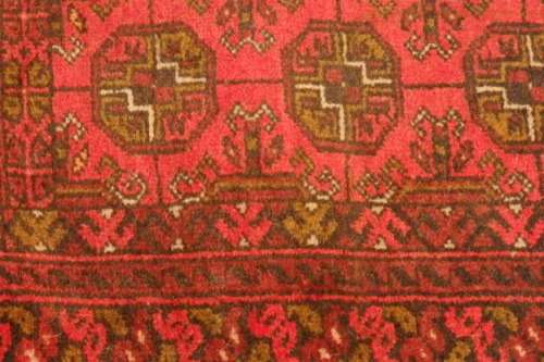 A BEAUTIFUL DEEP RED PERSIAN CARPET/ MAT (1m x 58cm)  - THE IDEAL BEDSIDE CARPET