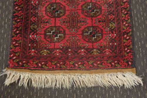A BEAUTIFUL DEEP RED PERSIAN CARPET/ MAT (1m x 58cm)  - THE IDEAL BEDSIDE CARPET