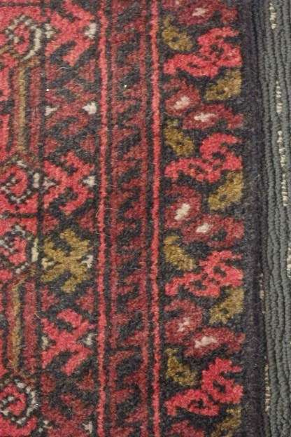 A BEAUTIFUL DEEP RED PERSIAN CARPET/ MAT (1m x 58cm)  - THE IDEAL BEDSIDE CARPET