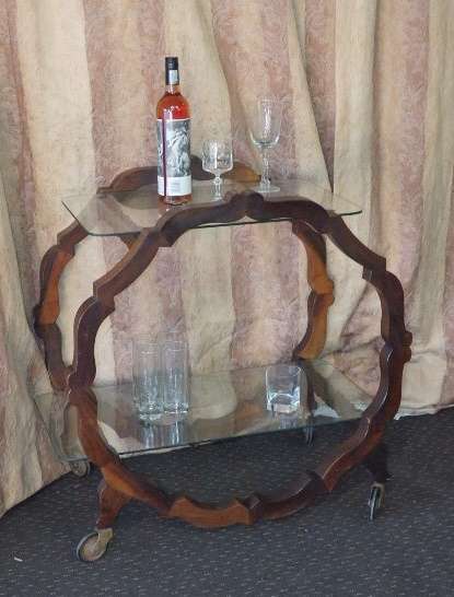 AN INCREDIBLE ANTIQUE IMBUIA BAR/ DRINKS TROLLEY ON ITS ORIGINAL CASTORS IN WONDERFUL CONDITION