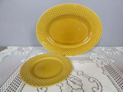 A GORGEOUS ROYAL TUNSTALL SERVING PLATTER & PLATE. BEAUTIFUL ON YOUR DINING TABLE!!!