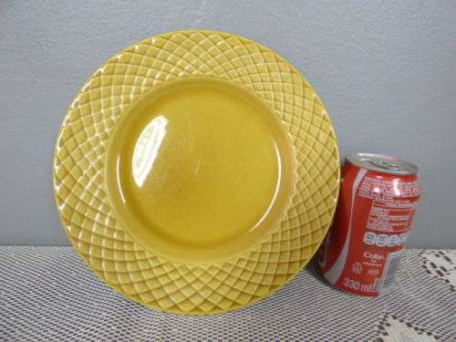 A GORGEOUS ROYAL TUNSTALL SERVING PLATTER & PLATE. BEAUTIFUL ON YOUR DINING TABLE!!!