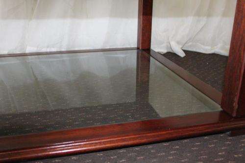 A MAGNIFICENT LARGE (1.4m LONG) TWO TIER SOLID MAHOGANY CENTRE COFFEE TABLE = STUNNING!!!!
